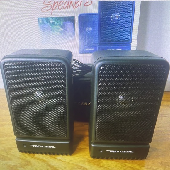 Realistic minimus 0.9 portable amplified studio speaker case cables - Picture 8 of 13